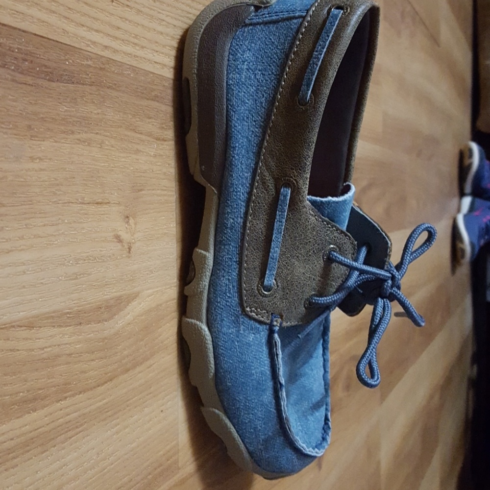 Shoes - Picture 2 of 4